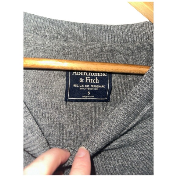 Abercrombie & Fitch Men’s Small Gray Wool Cotton Blend V Neck Sweater - Picture 6 of 16